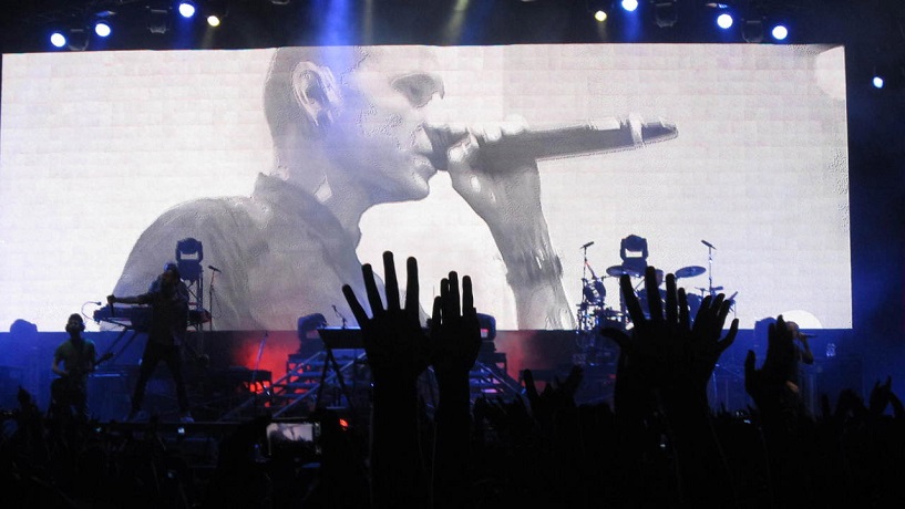 搖滾天團(tuán)“林肯公園”主唱查斯特·貝寧頓自殺，年僅41歲