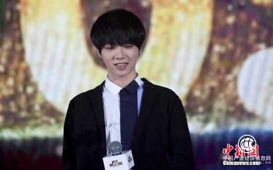 華晨宇當(dāng)評委大膽淘汰選手：知道選秀舞臺多殘酷