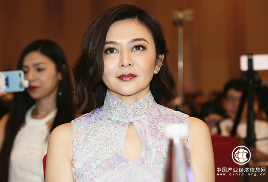 關之琳放話永不復出拍戲 網(wǎng)友熱評讓美好留在曾經(jīng)