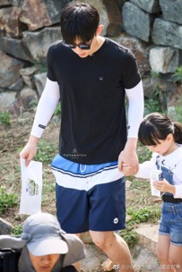 鄧倫“當?shù)?！《爸爸去哪?》帶素人萌娃出場