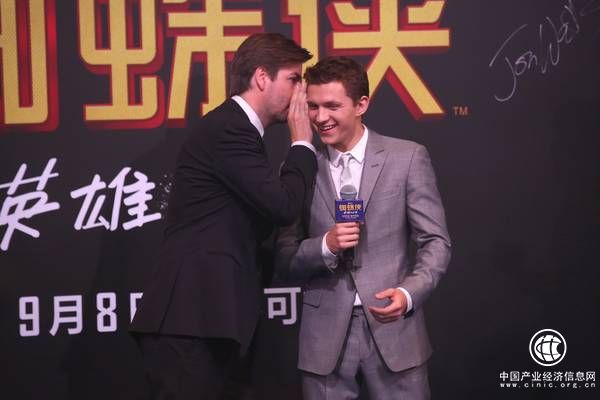  《蜘蛛俠》導演：看完《戰(zhàn)狼》來看《蜘蛛俠》！