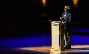 勒卡雷新書發(fā)布會(huì)英國影院同步直播，他擔(dān)心法西斯主義在回潮  