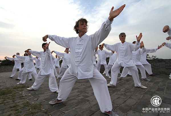 蘋果手機無線充電用的是“Qi”，英文里漢語拼音越來越多了