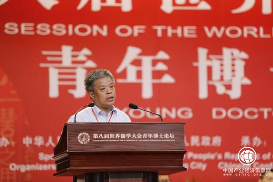 孔孟之鄉(xiāng)，退休教授社區(qū)里領(lǐng)講國學(xué)