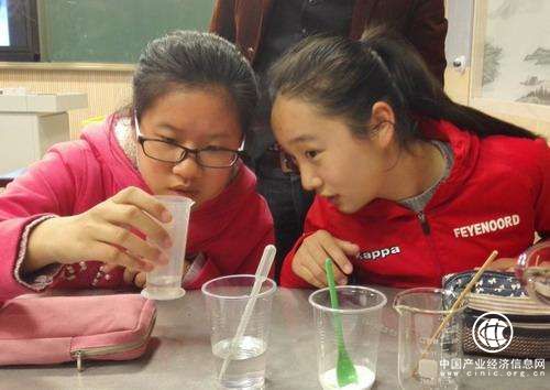 投資實驗器材完善科學設施，不能讓科學課成為邊緣課程