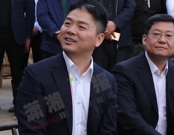 劉強(qiáng)東回湘潭認(rèn)親帶給鄉(xiāng)親們一個(gè)“小禮物”：我們投資100億