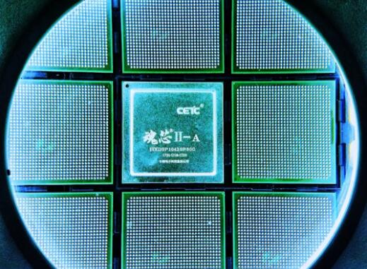 中國(guó)芯片來(lái)了！性能超同類(lèi)3倍，為這天他們等了12年