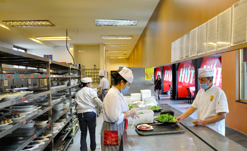 餐飲收入增速年內(nèi)首次轉(zhuǎn)正 消費帶動中國經(jīng)濟持續(xù)復(fù)蘇