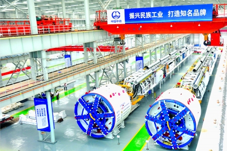 十年踐行“三個(gè)轉(zhuǎn)變” 持續(xù)強(qiáng)化科技創(chuàng)新 中鐵裝備推動(dòng)企業(yè)高質(zhì)量發(fā)展邁上新臺(tái)階