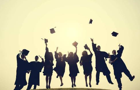 慶祝大學(xué)畢業(yè)花費3000元以上？請拿出更獨立的姿態(tài)
