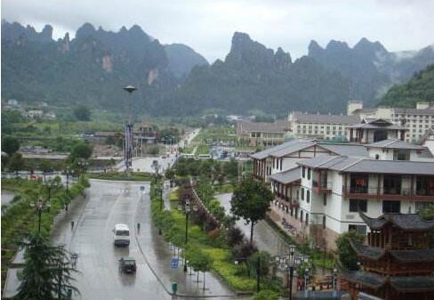 湖南省張家界市重點(diǎn)招商引資項(xiàng)目調(diào)度會(huì)召開