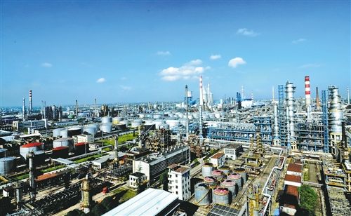 遏制低水平重復(fù)建設(shè) 推動(dòng)石化行業(yè)向綠向智向高端