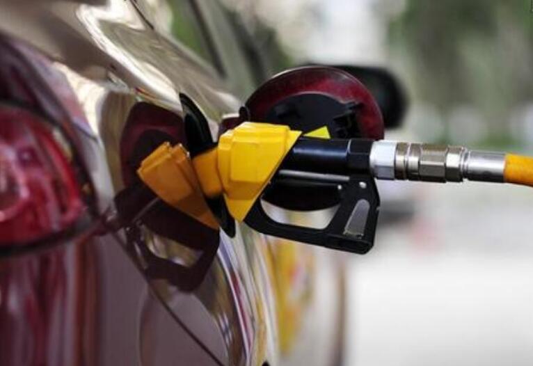 國內(nèi)汽、柴油價格上調(diào) 每噸分別漲695元和670元