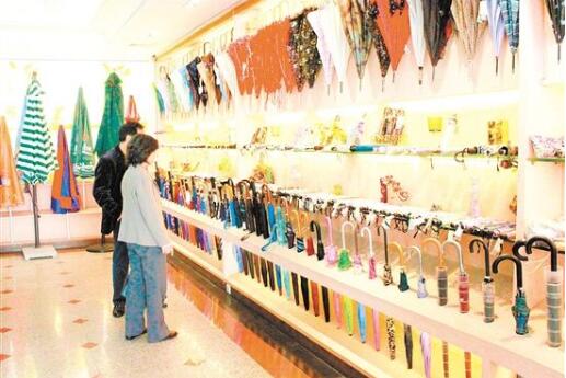 材料工藝雙升級 一把傘與一個雞蛋重量相當　傘業(yè)勁刮“減重風”