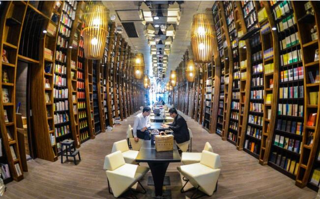 空間革新、內(nèi)容深耕、生態(tài)聯(lián)動  書店多維經(jīng)營拓展內(nèi)涵與邊界