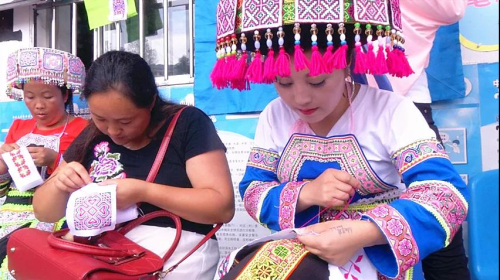 斗牛、刺繡…… 福泉王卡“殺魚節(jié)”系列活動(dòng)歡樂多