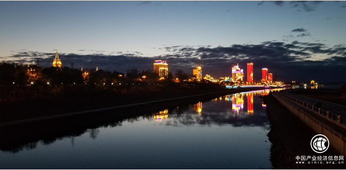 愛(ài)撒邊疆，情駐愛(ài)輝，詠嘆新生