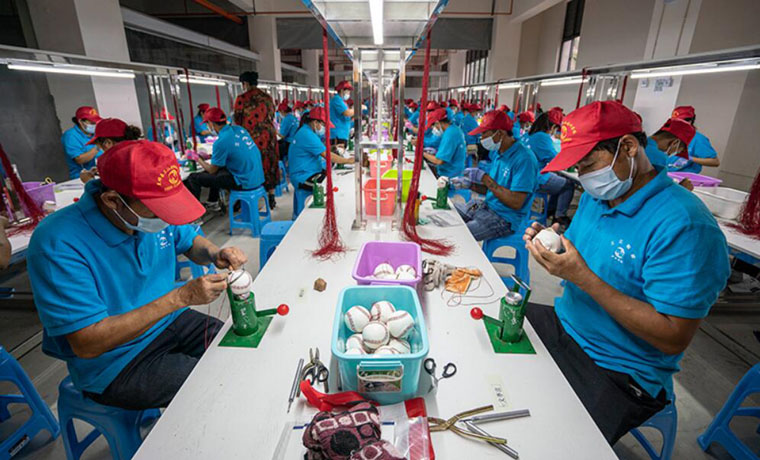 守住底線 穩(wěn)中求進(jìn)——從全國兩會(huì)看“六穩(wěn)”“六?！比绾伟l(fā)力