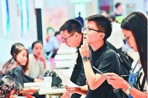 兩部門(mén)啟動(dòng)“就業(yè)公共服務(wù)進(jìn)校園百日行動(dòng)”