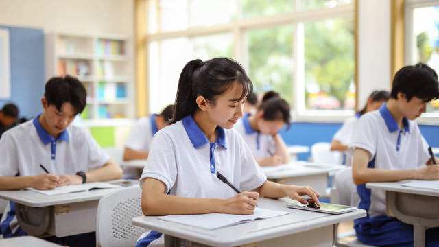 中國基礎(chǔ)教育國際論壇在上海舉行