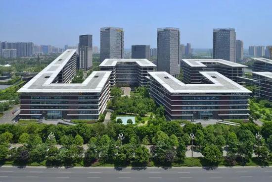 四川經(jīng)濟(jì)總量連續(xù)跨過兩個萬億元大關(guān) 實現(xiàn)歷史性晉位