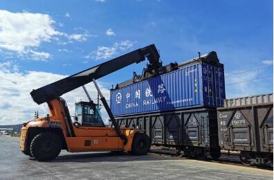 今年前11個(gè)月國家鐵路發(fā)送貨物37.27億噸