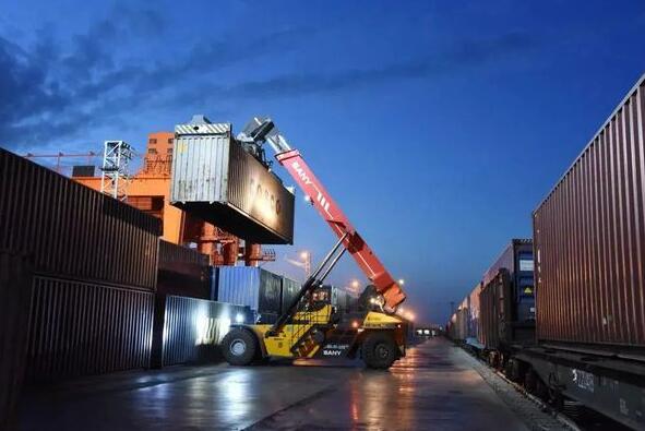 前三季度國家鐵路發(fā)送貨物30.3億噸 日均裝車18.53萬車