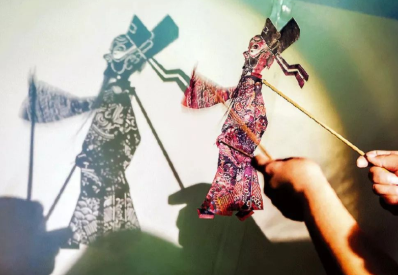 皮影舞臺(tái)上演冰雪奇緣