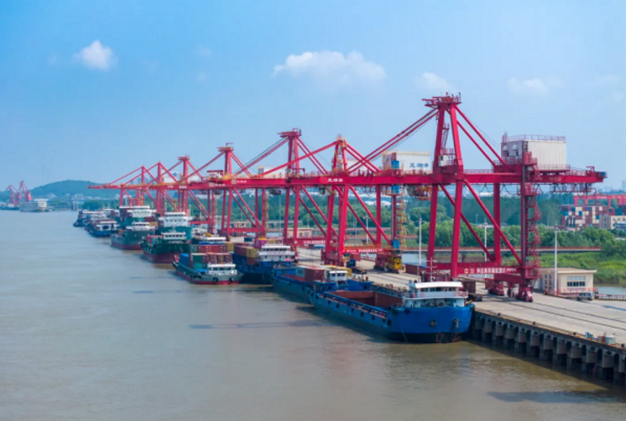 安徽港航集團構建出?！芭笥讶Α?打造長江航運新格局