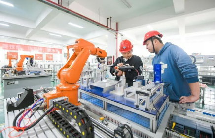 助力制造業(yè)引人留人，五部門(mén)發(fā)文這樣做