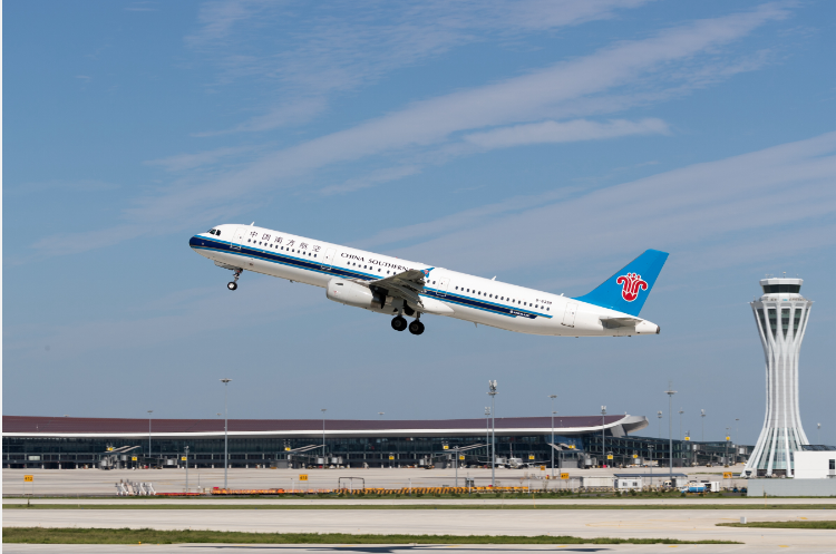 南航集團(tuán)2024年完成安全運(yùn)輸飛行314.5萬(wàn)小時(shí)
