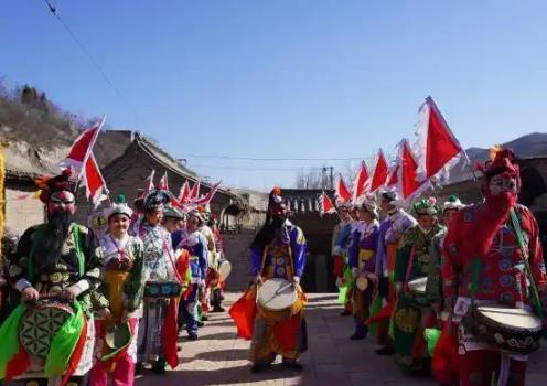 山西：“娘子關(guān)跑馬排”震撼上演 陽泉非遺魅力盡顯