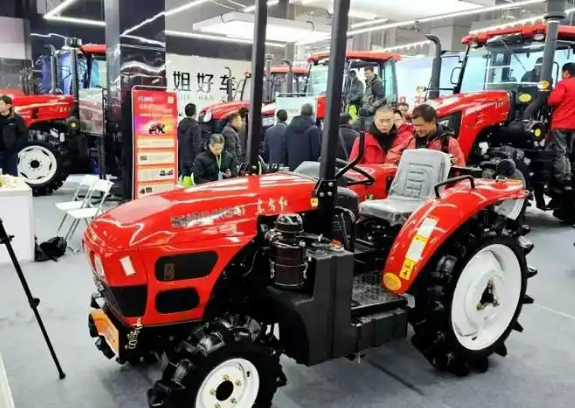 中國一拖東方紅智能拖拉機(jī)亮相江西農(nóng)機(jī)展