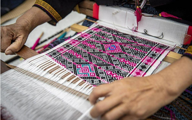 海南印發(fā)黎族傳統(tǒng)紡染織繡技藝保護(hù)發(fā)展五年行動(dòng)計(jì)劃