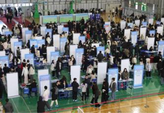 黑龍江綏化65家重點企業(yè)“組團”進校引才