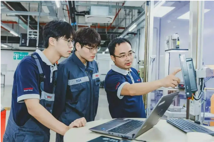 四部門印發(fā)意見，助產(chǎn)業(yè)工人求學(xué)圓夢(mèng)