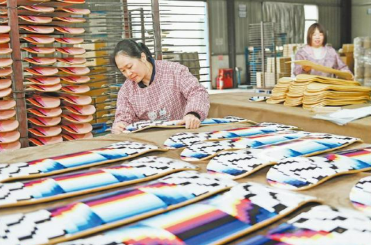 湖南綏寧依托竹資源發(fā)展體育產(chǎn)業(yè) 竹制滑板“滑”向世界