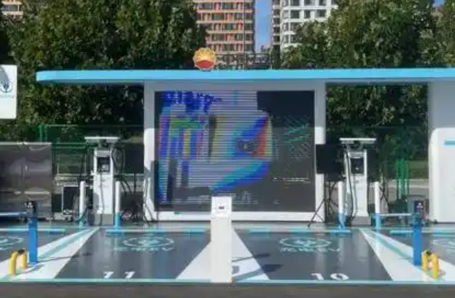 首座！中國石油首座機(jī)械式立體超充站正式投運(yùn)