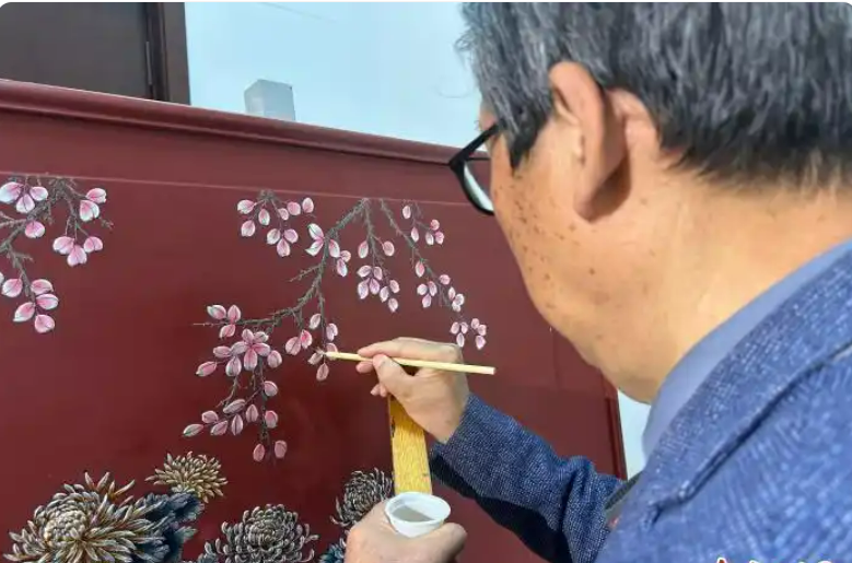 用漆藝“繪”人生：老匠人五十載守真守藝 千年非遺煥新生