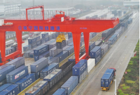 中國(guó)郵政東盟跨境貨運(yùn)專列開(kāi)通