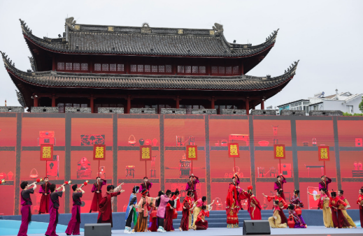 中國旅游日活動(dòng)火熱 “真金白銀”提振文旅市場