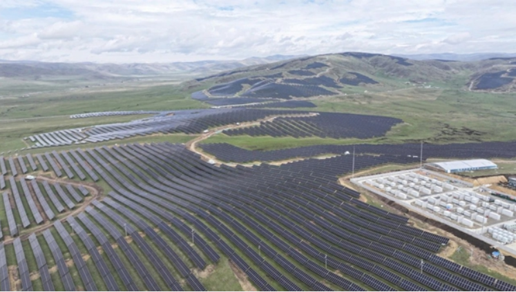 四川省首個(gè)構(gòu)網(wǎng)型儲(chǔ)能光伏電站全容量投產(chǎn)