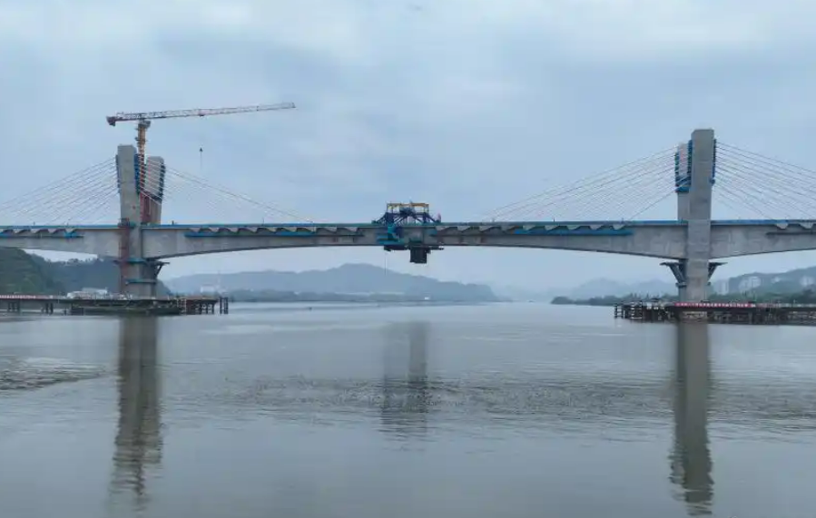 “黃金通道”金建高鐵全線控制性工程——新安江特大橋合龍