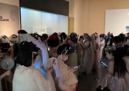 各地“文博游”熱潮涌動(dòng) “文物顯眼包”成為文旅融合的生動(dòng)注腳