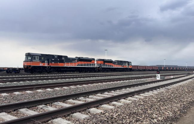 國家能源集團(tuán)首批進(jìn)口長協(xié)蒙煤成功通關(guān)入境