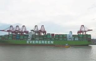 全球首次船對(duì)船液態(tài)二氧化碳接卸完成