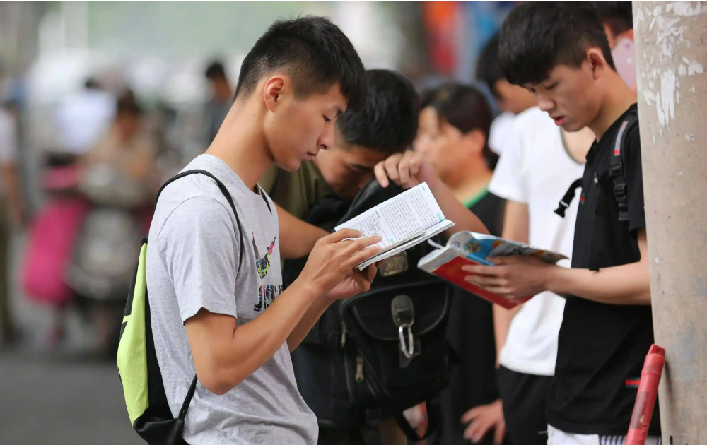 高考選報(bào)什么專業(yè) 調(diào)查顯示工學(xué)經(jīng)濟(jì)學(xué)理學(xué)最受青睞