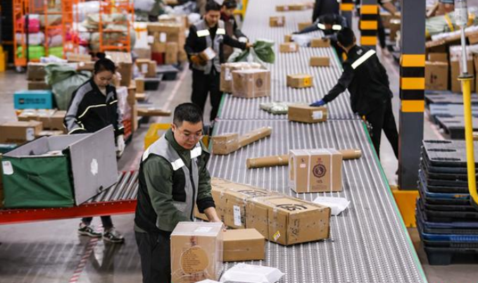 今年快遞業(yè)務(wù)量提前35天破千億件 行業(yè)智能化“進(jìn)化”加速