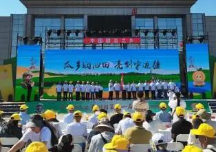 “中國甜瓜之鄉(xiāng)”103團第十一屆甜瓜文化旅游季舉辦