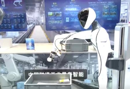 大模型“下工廠” 智聯(lián)網(wǎng)“上高速” 我國新型工業(yè)化向“新”而行“蹄疾步穩(wěn)”